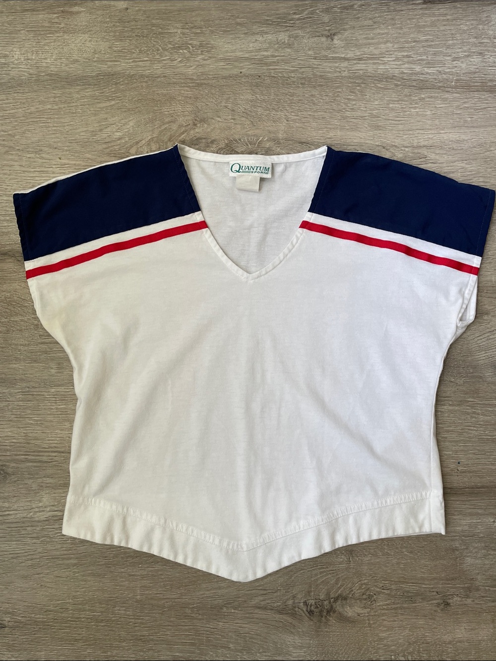 Quantum Sport | v-neck sporty top size small
